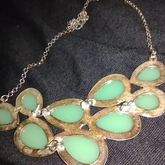 Signed Jane Stone and Green Tear Drop Bib Necklace - Picture 4 of 6